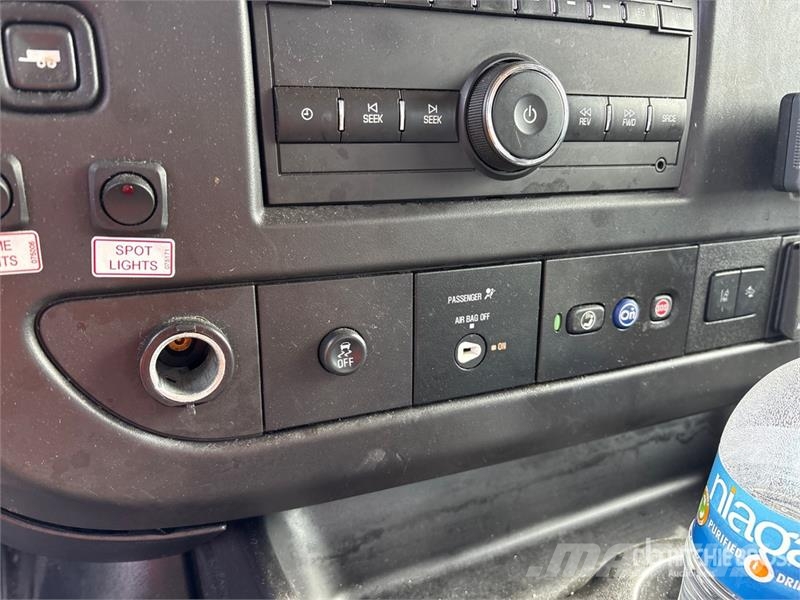 GMC Savana G3500 4x2 Refrigerated Truck Camion frigorifique