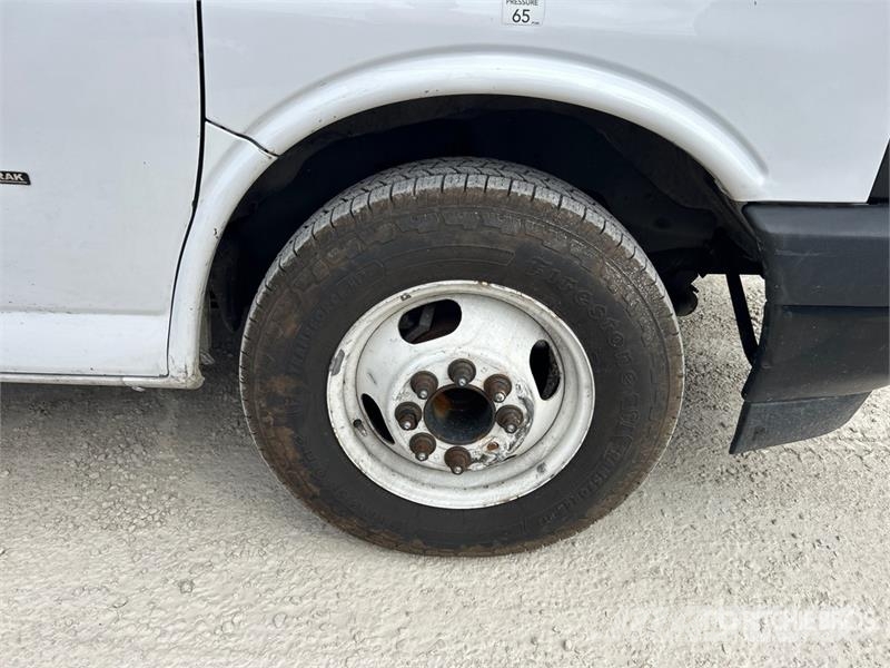 GMC Savana G3500 4x2 Refrigerated Truck Camion a temperatura controllata
