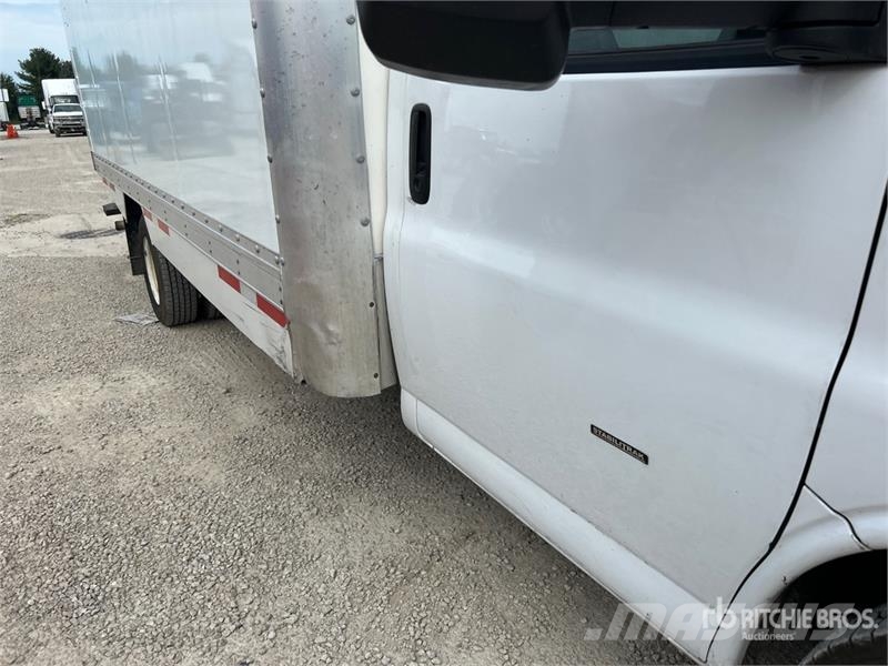 GMC Savana G3500 4x2 Refrigerated Truck Camion a temperatura controllata