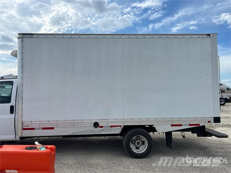GMC Savana G3500 4x2 Refrigerated Truck Camion a temperatura controllata
