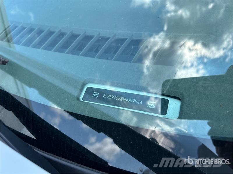 GMC Savana G3500 4x2 Refrigerated Truck Isotermos y frigoríficos