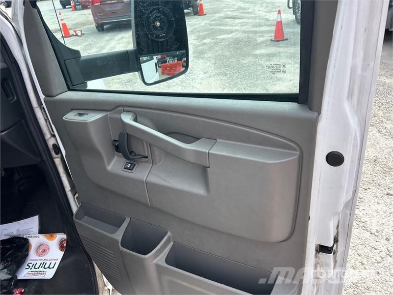GMC Savana G3500 4x2 Refrigerated Truck Camion a temperatura controllata