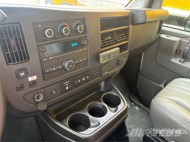 GMC Savana G3500 4x2 Refrigerated Truck Isotermos y frigoríficos