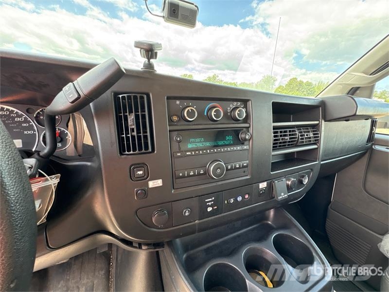 GMC Savana G3500 4x2 Refrigerated Truck Isotermos y frigoríficos