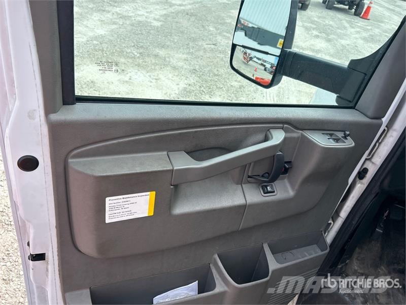 GMC Savana G3500 4x2 Refrigerated Truck Camion a temperatura controllata