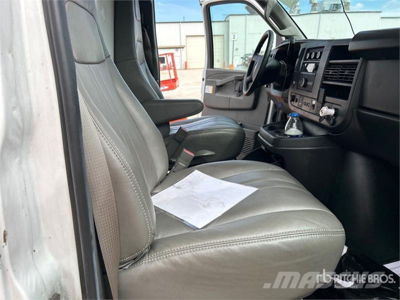 GMC Savana G3500 4x2 Refrigerated Truck Camion a temperatura controllata
