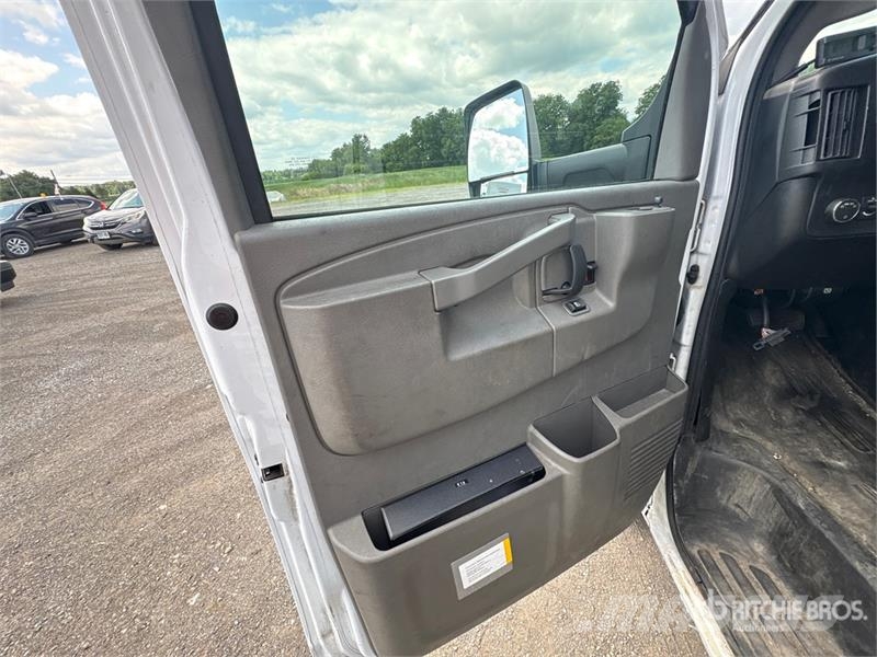 GMC Savana G3500 4x2 Refrigerated Truck Isotermos y frigoríficos