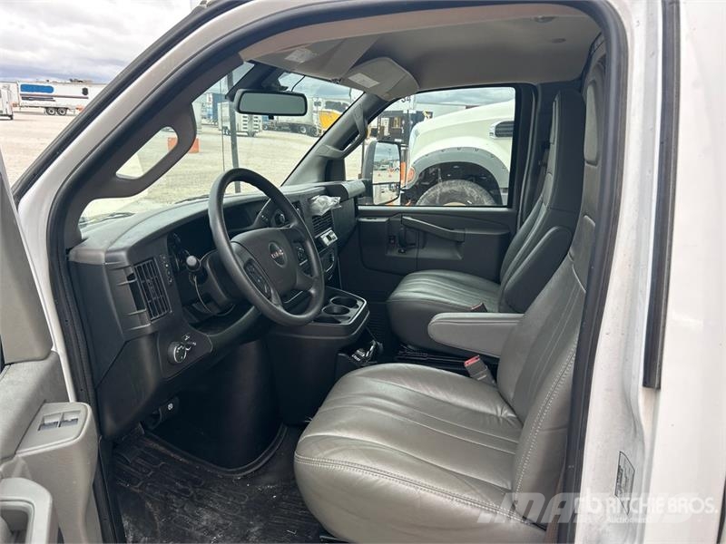 GMC Savana G3500 4x2 Refrigerated Truck Tovornjaki hladilniki
