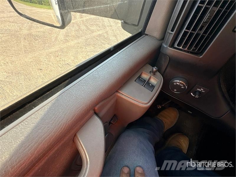 GMC Savana G3500 4x2 Refrigerated Truck Isotermos y frigoríficos