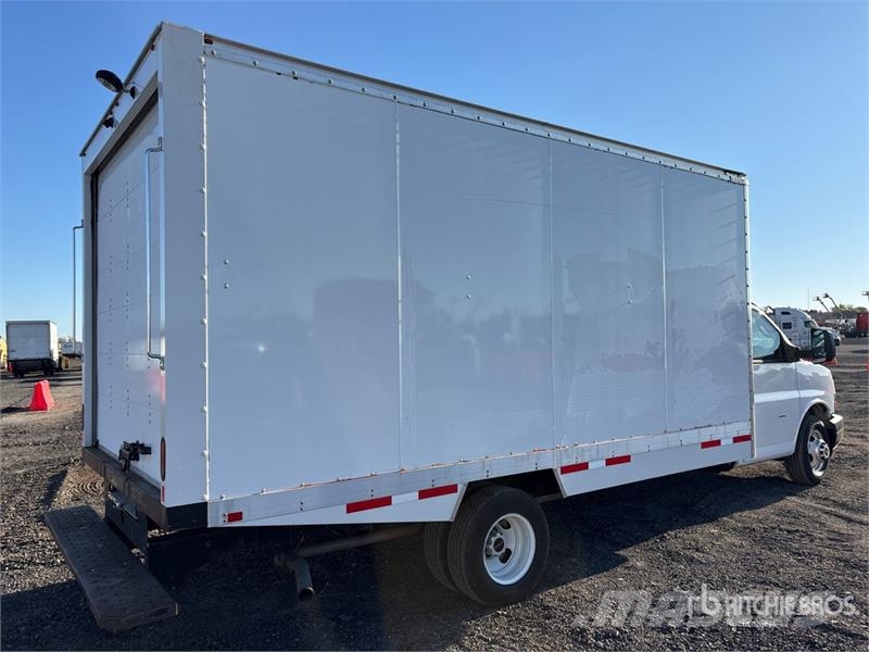 GMC Savana G3500 4x2 Refrigerated Truck Chladiarenské nákladné vozidlá