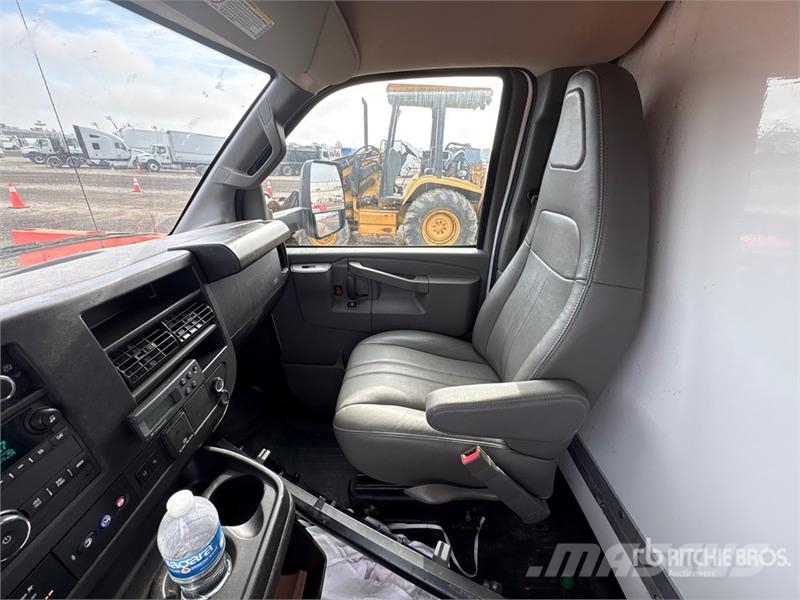 GMC Savana G3500 4x2 Refrigerated Truck Camion frigorifique