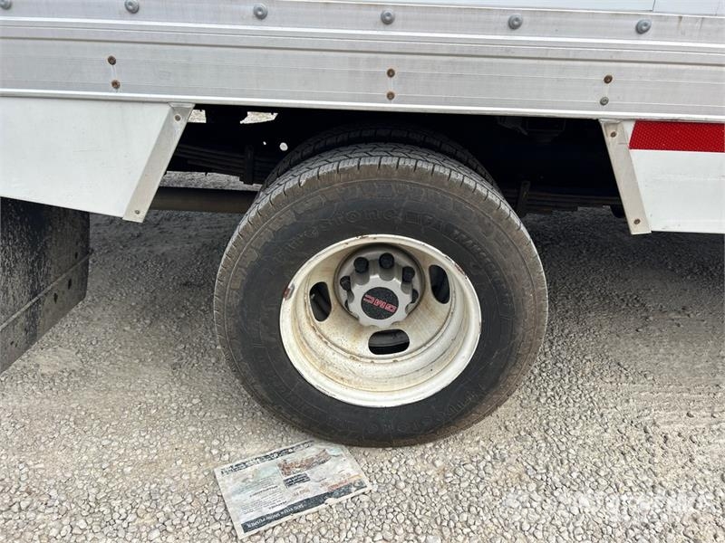 GMC Savana G3500 4x2 Refrigerated Truck Camion a temperatura controllata