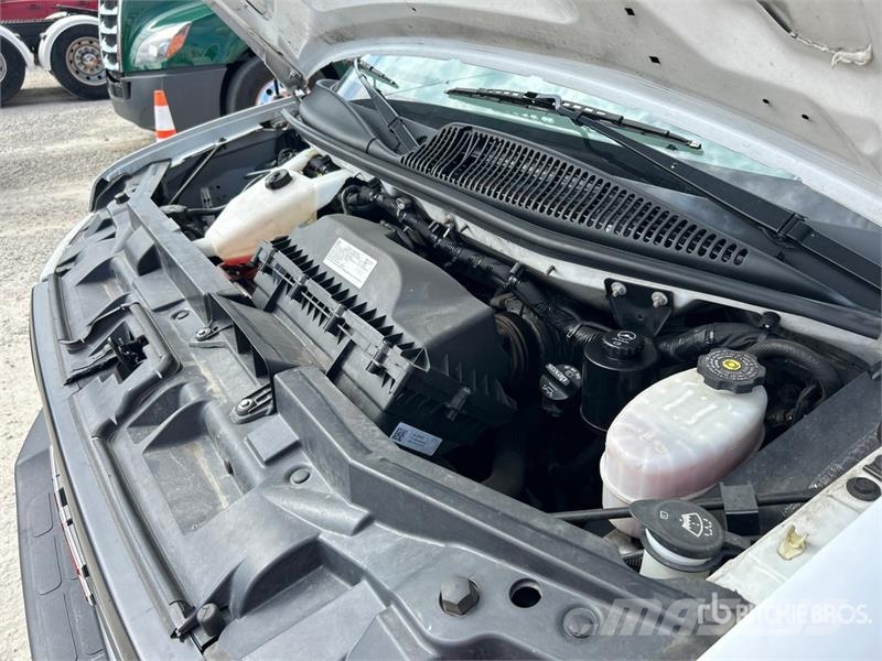 GMC Savana G3500 4x2 Refrigerated Truck Camion a temperatura controllata