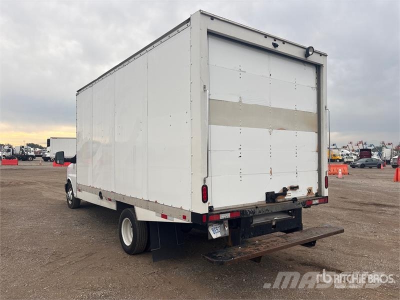 GMC Savana G3500 4x2 Refrigerated Truck Camion frigorifique