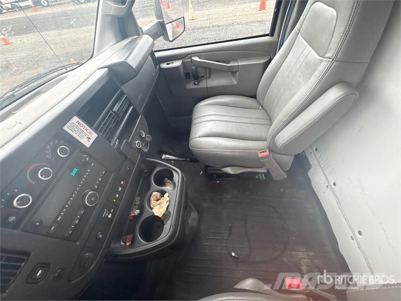 GMC Savana G3500 4x2 Refrigerated Truck Tovornjaki hladilniki