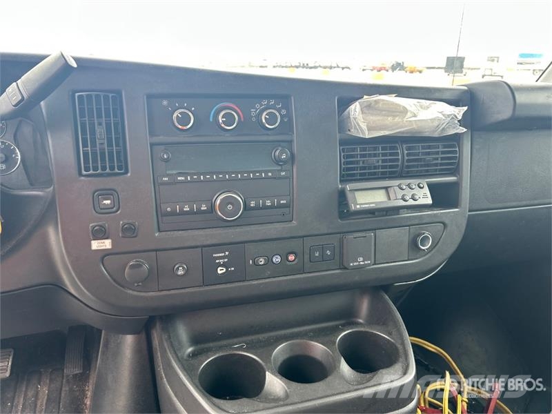 GMC Savana G3500 4x2 Refrigerated Truck Tovornjaki hladilniki