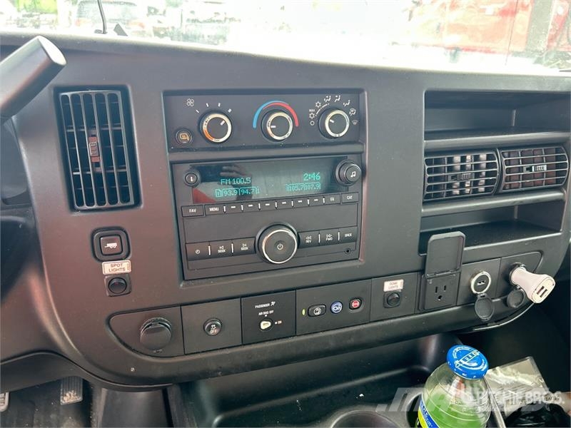 GMC Savana G3500 4x2 Refrigerated Truck Camion a temperatura controllata