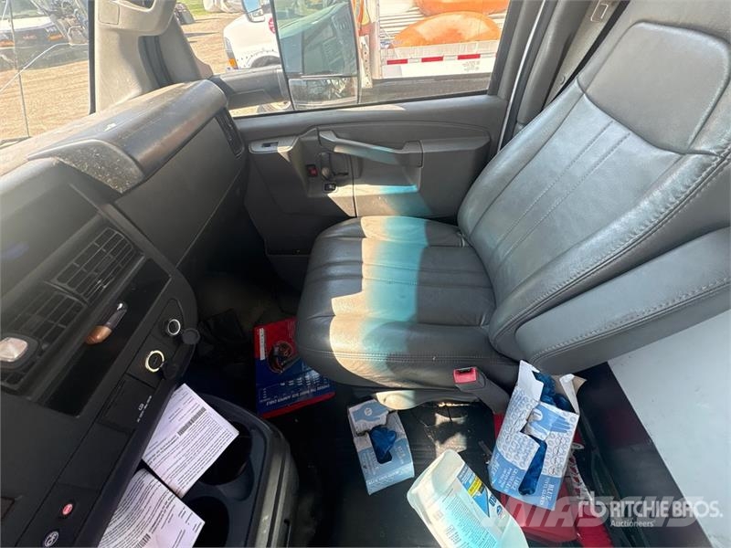 GMC Savana G3500 4x2 Refrigerated Truck Isotermos y frigoríficos