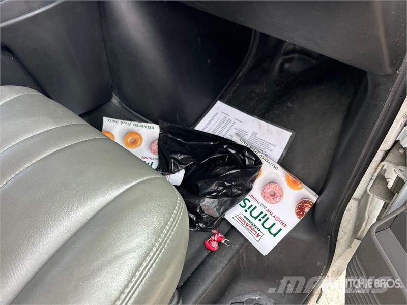 GMC Savana G3500 4x2 Refrigerated Truck Camion a temperatura controllata