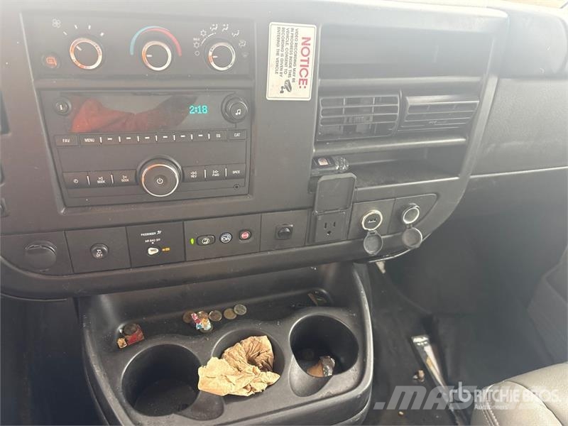 GMC Savana G3500 4x2 Refrigerated Truck Tovornjaki hladilniki