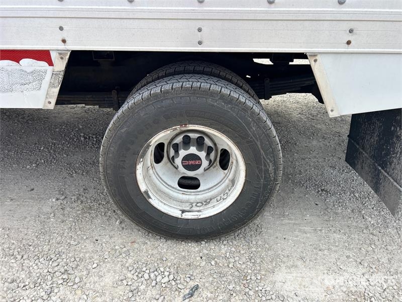 GMC Savana G3500 4x2 Refrigerated Truck Camion a temperatura controllata