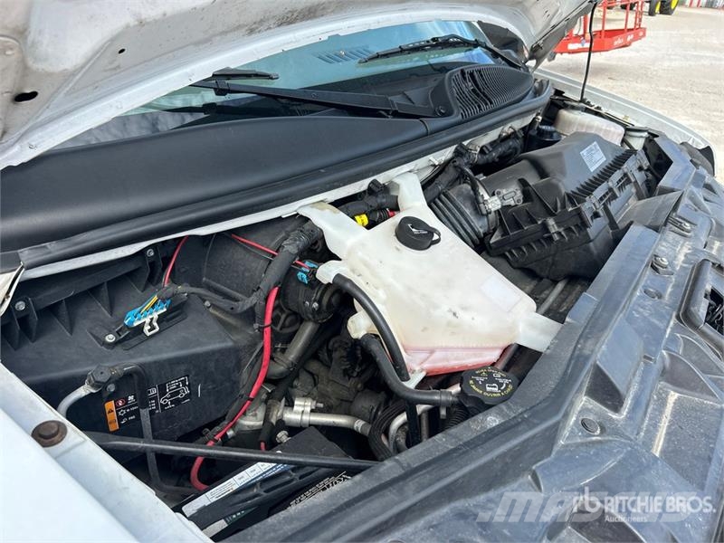 GMC Savana G3500 4x2 Refrigerated Truck Camion a temperatura controllata