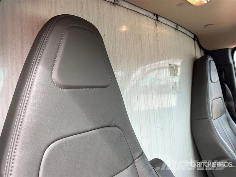 GMC Savana G3500 4x2 Refrigerated Truck Camion a temperatura controllata