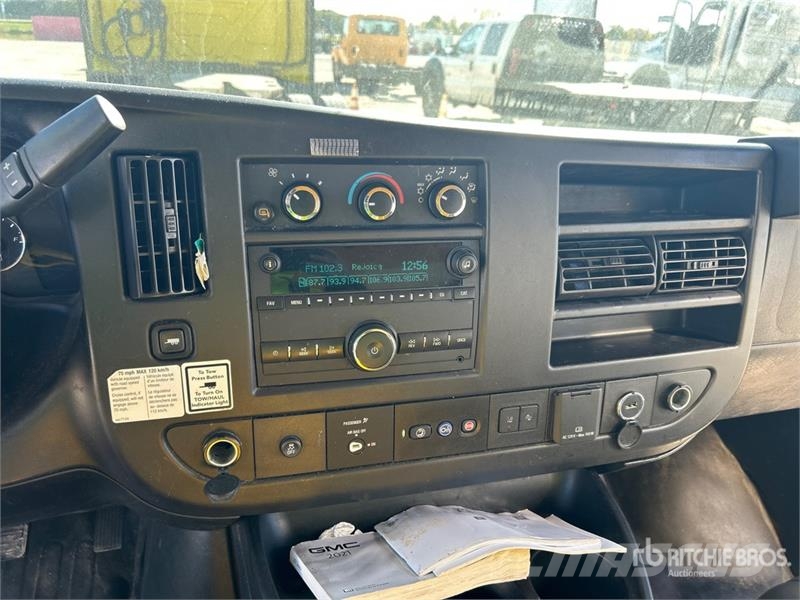 GMC Savana G3500 4x2 Van Truck Sanduk kamioni