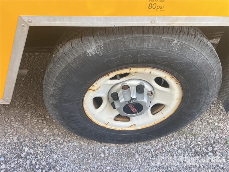 GMC Savana G3500 4x2 Van Truck Camion cassonati