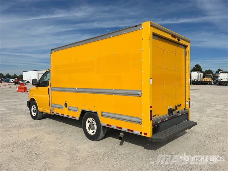 GMC Savana G3500 4x2 Van Truck Dobozos teherautók