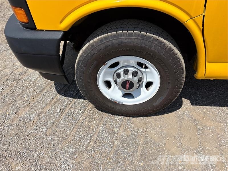GMC Savana G3500 4x2 Van Truck Skriňová nadstavba