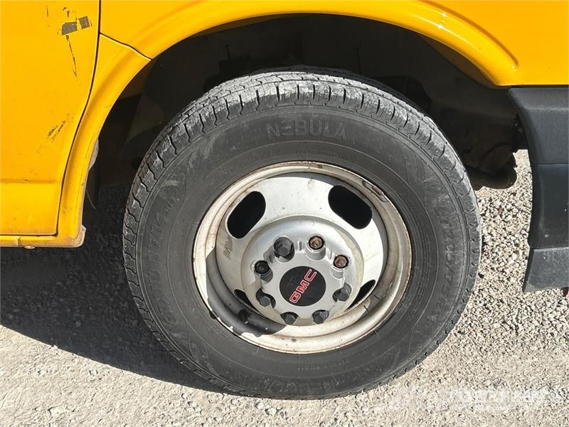 GMC Savana G3500 4x2 Van Truck Sanduk kamioni