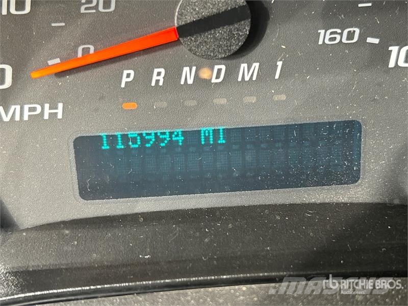 GMC Savana G3500 4x2 Van Truck Dobozos teherautók