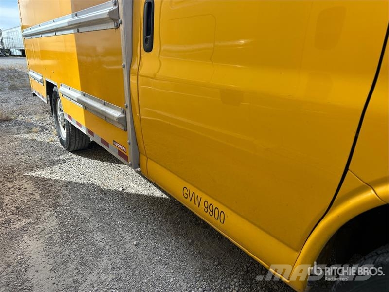 GMC Savana G3500 4x2 Van Truck Dobozos teherautók