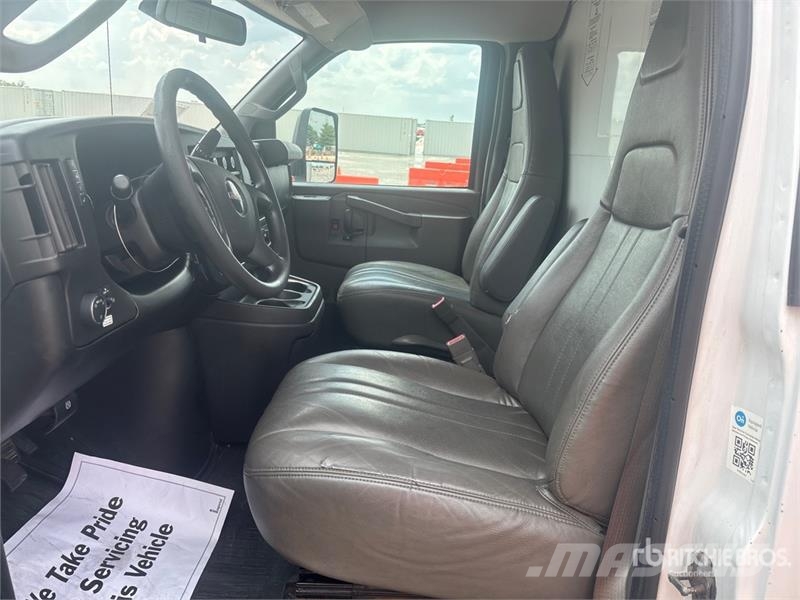 GMC Savana G3500 4x2 Van Truck Skriňová nadstavba