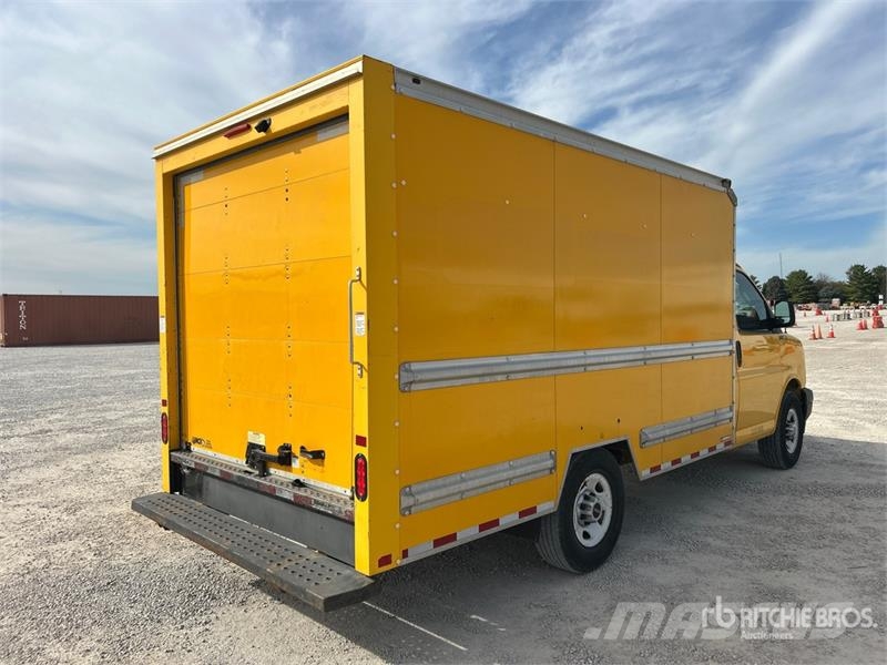 GMC Savana G3500 4x2 Van Truck Dobozos teherautók