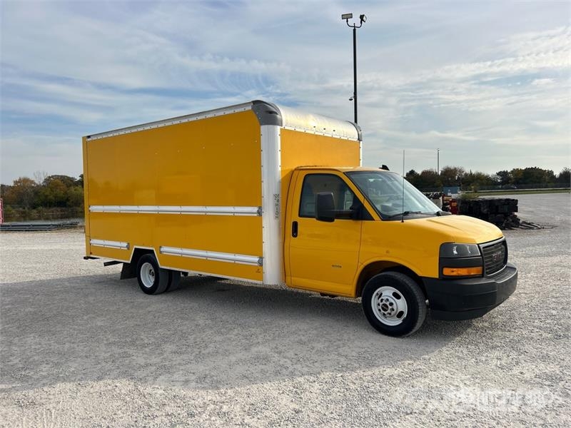 GMC Savana G3500 4x2 Van Truck Фургони