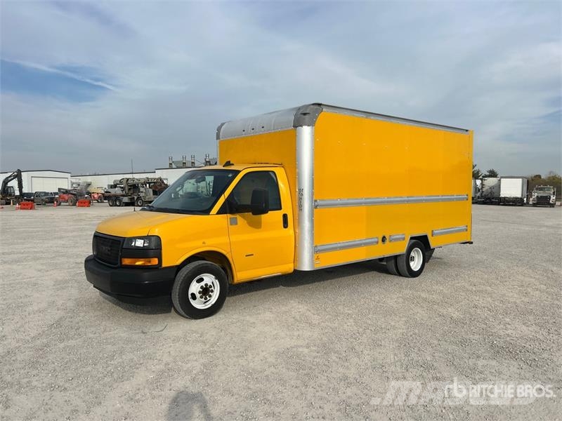 GMC Savana G3500 4x2 Van Truck Фургони
