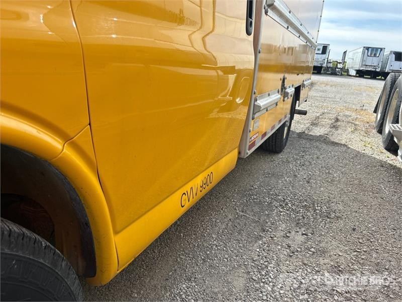 GMC Savana G3500 4x2 Van Truck Dobozos teherautók