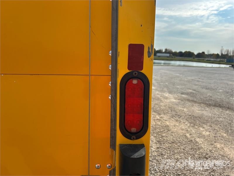 GMC Savana G3500 4x2 Van Truck Фургони