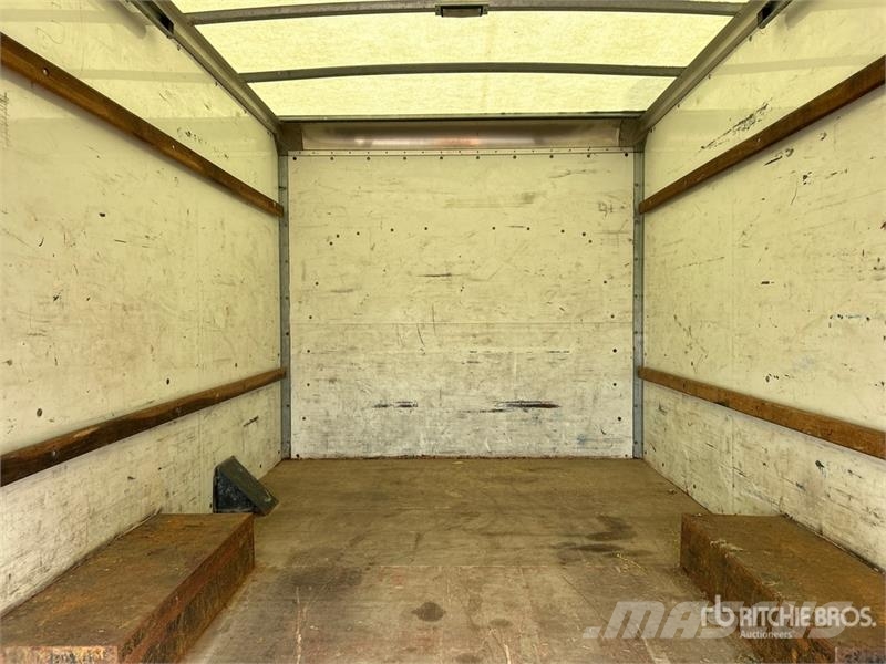 GMC Savana G3500 4x2 Van Truck Dobozos teherautók