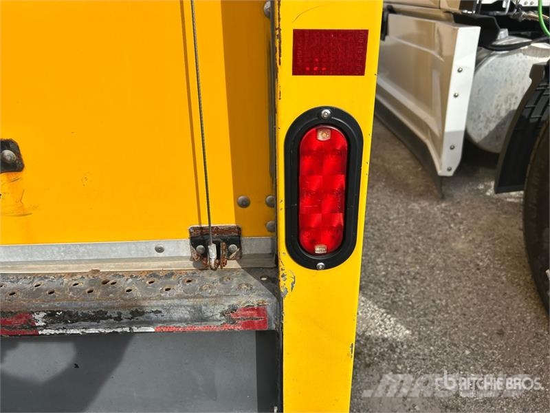 GMC Savana G3500 4x2 Van Truck Dobozos teherautók