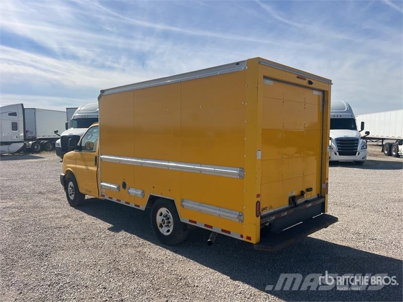 GMC Savana G3500 4x2 Van Truck Camion cassonati