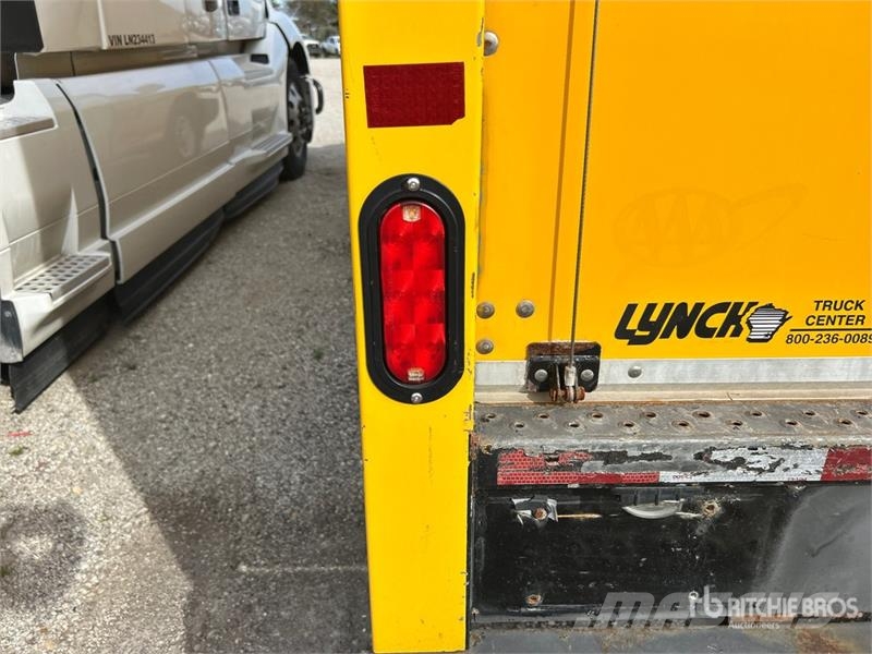 GMC Savana G3500 4x2 Van Truck Dobozos teherautók