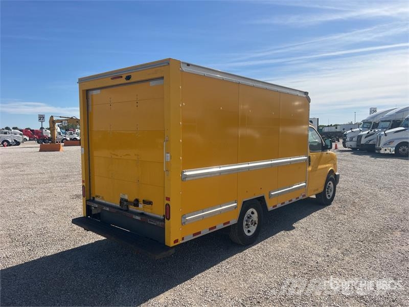 GMC Savana G3500 4x2 Van Truck Camion cassonati