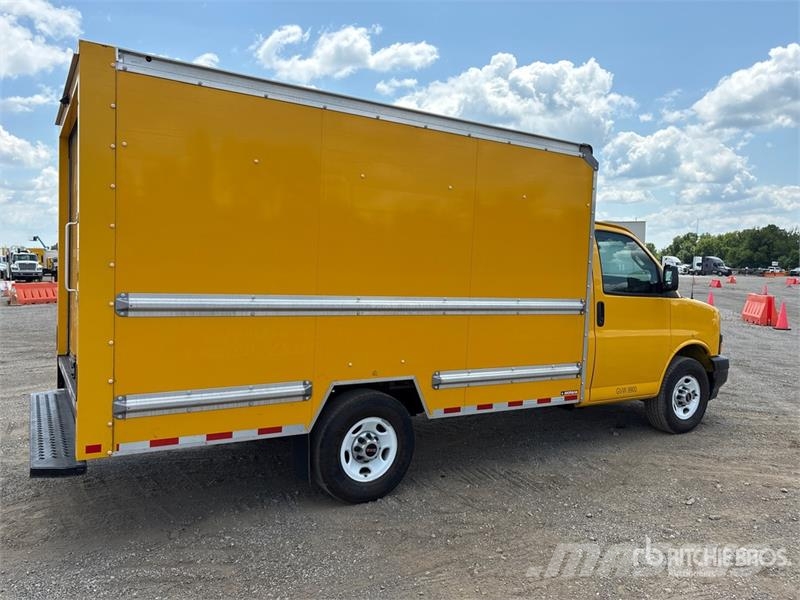 GMC Savana G3500 4x2 Van Truck Skriňová nadstavba