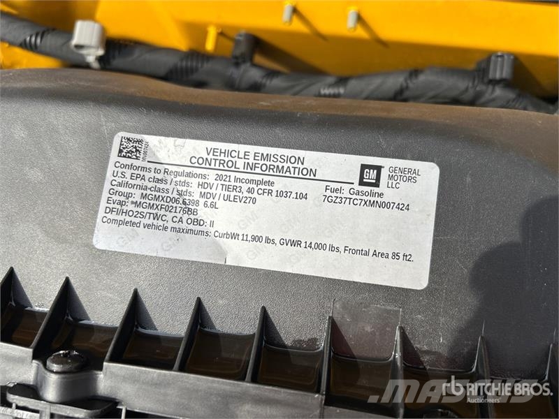 GMC Savana G3500 4x2 Van Truck Фургони