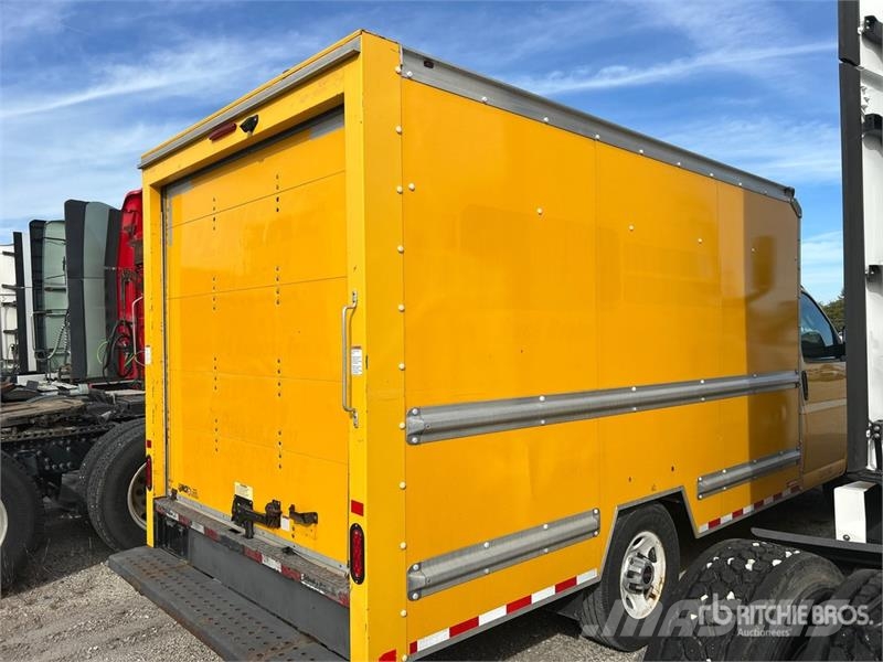 GMC Savana G3500 4x2 Van Truck Dobozos teherautók