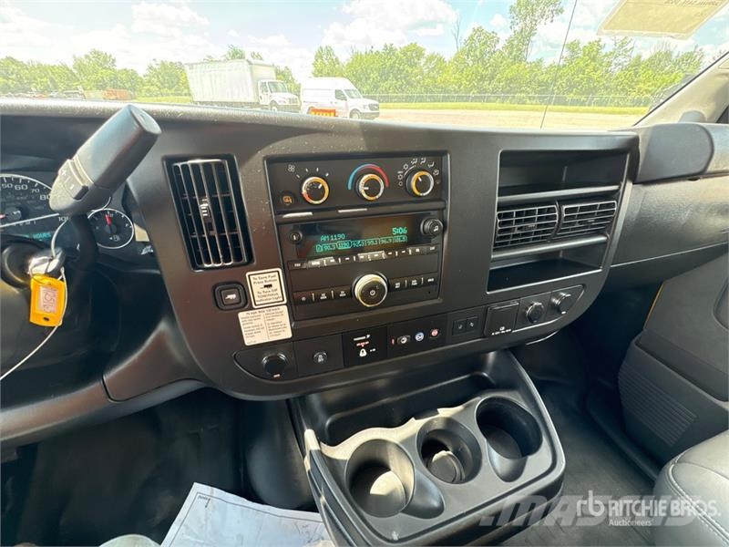 GMC Savana G3500 4x2 Van Truck Skriňová nadstavba