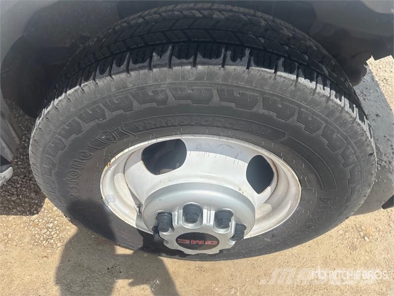 GMC Savana G3500 4x2 Van Truck Skriňová nadstavba